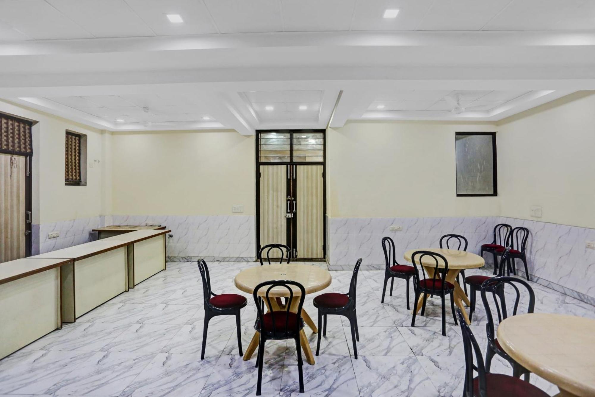 מלון ניו דלהי Collection O Metro View Ashok Vihar Near Shalimar Bagh Metro Station מראה חיצוני תמונה