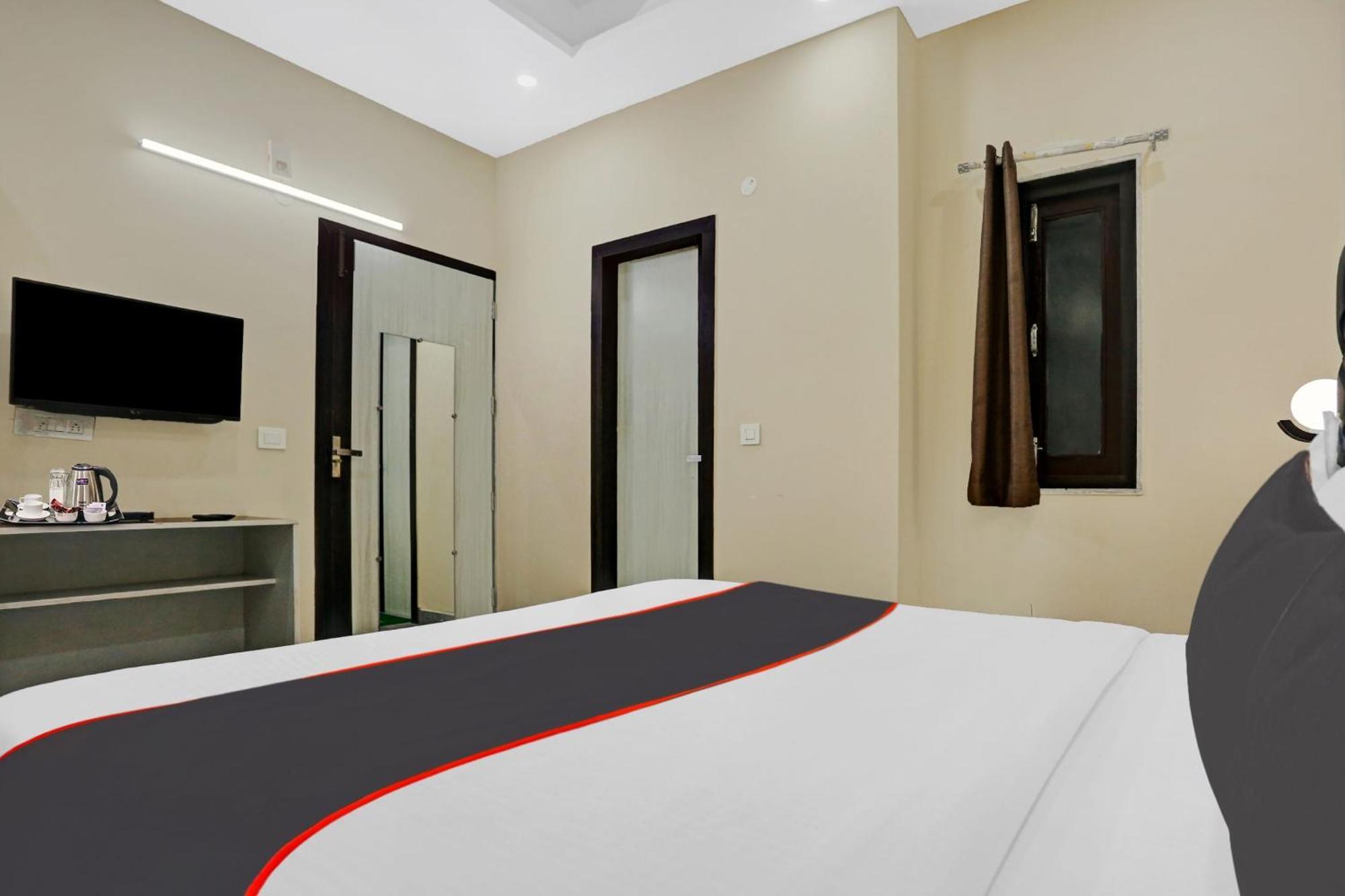 מלון ניו דלהי Collection O Metro View Ashok Vihar Near Shalimar Bagh Metro Station מראה חיצוני תמונה