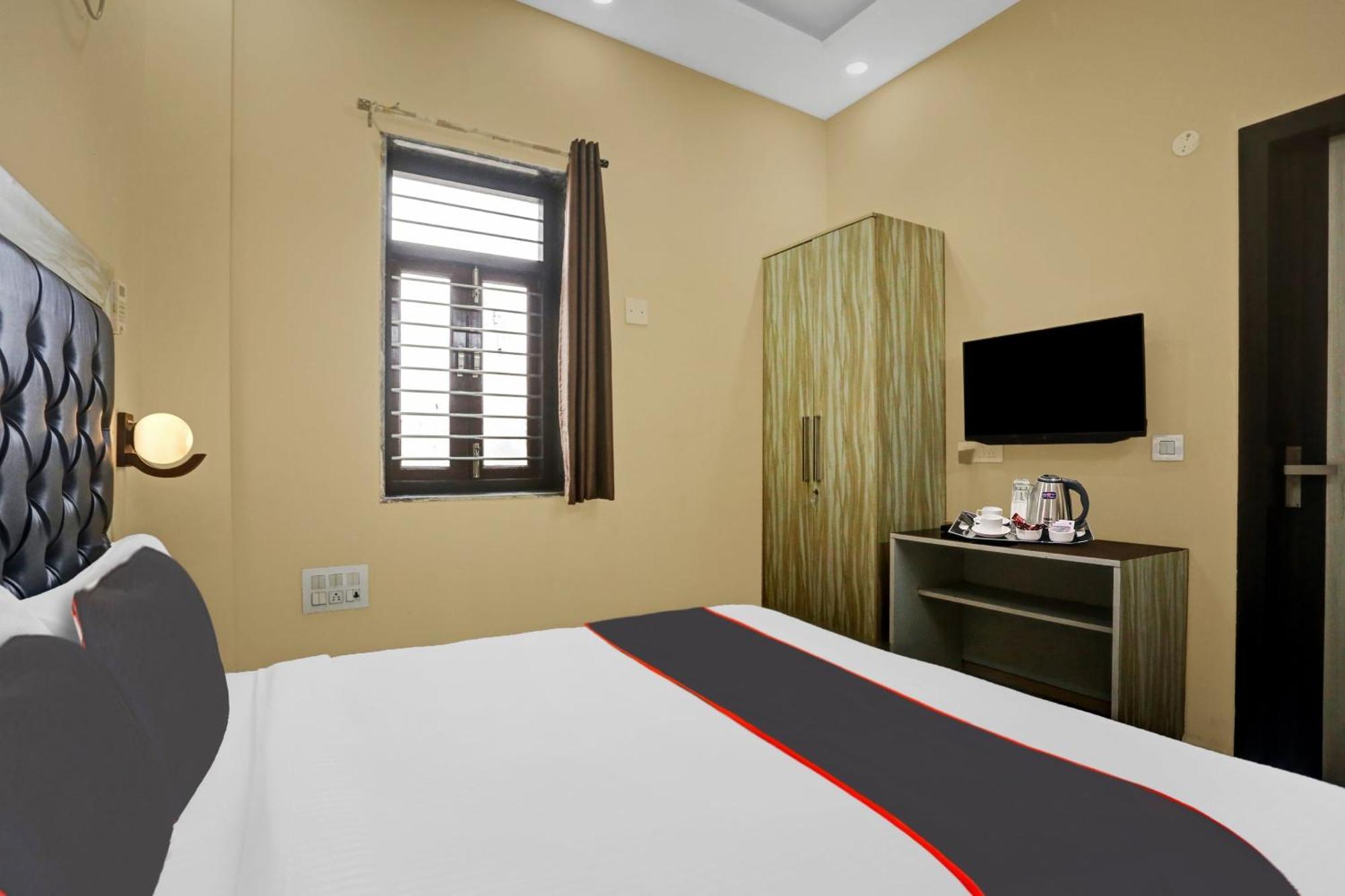 מלון ניו דלהי Collection O Metro View Ashok Vihar Near Shalimar Bagh Metro Station מראה חיצוני תמונה